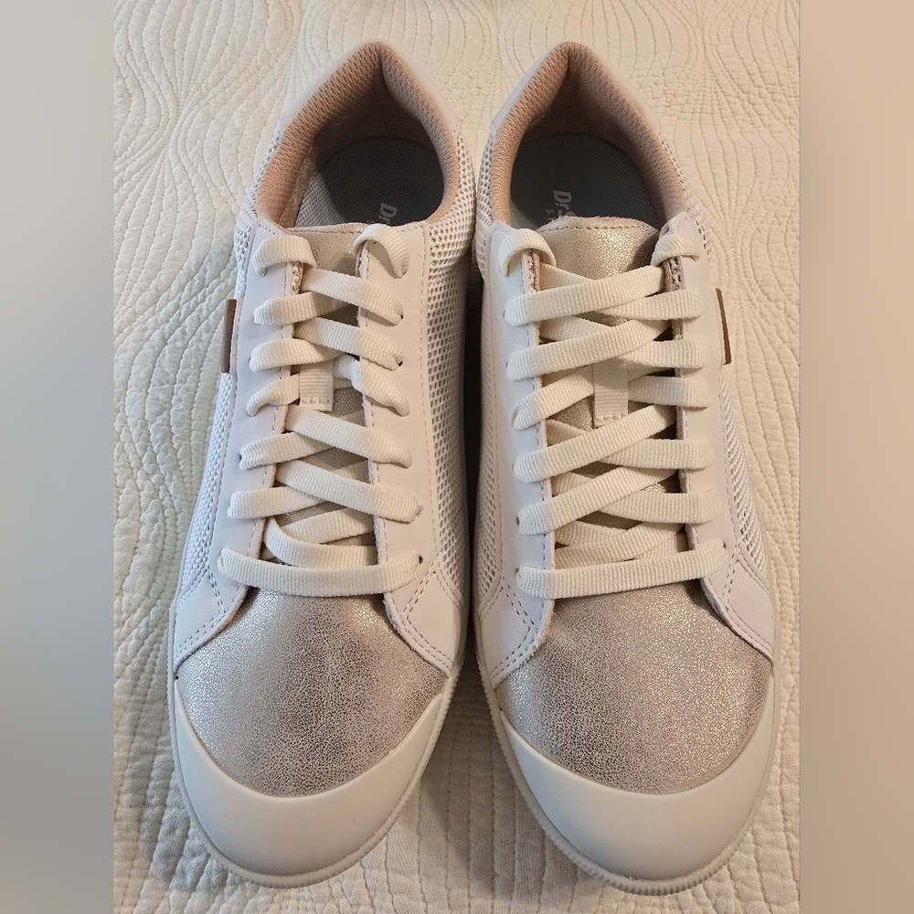 NIB Dr. Scholls Ladies Time Off Ladies Sneaker, Off White/Gold, SIZE 7.5